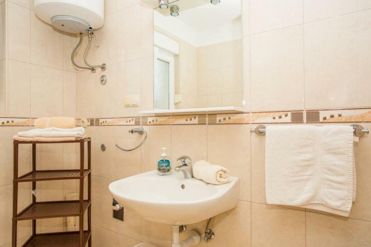 Apartments Macolic 拉布 外观 照片